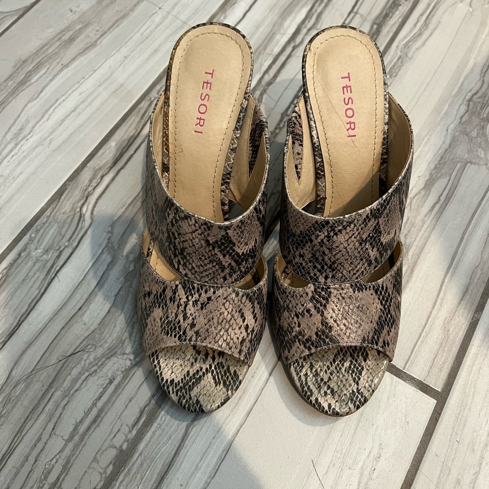 NWOB! Tesori Snakeskin Print Genuine Leather Heel Sandals